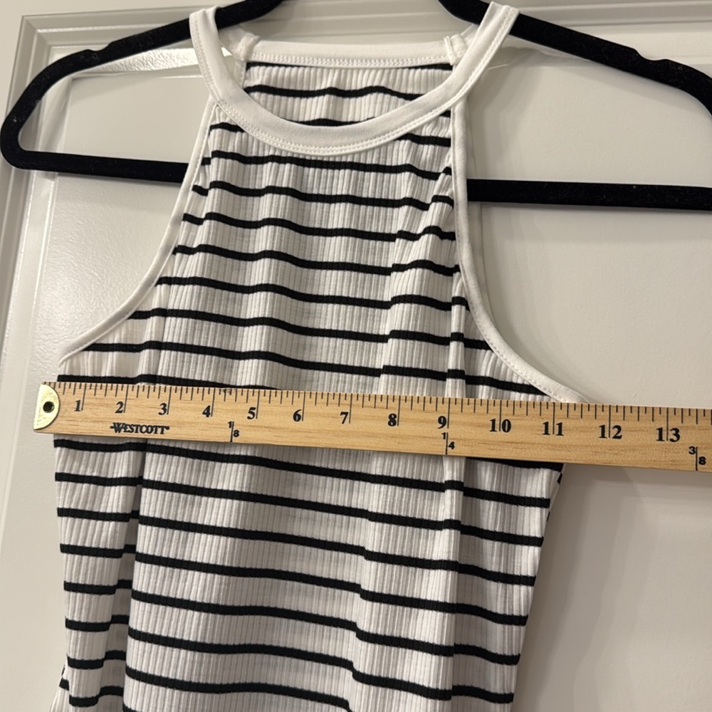 Black-and-white striped body con dress - Picture 5 of 6